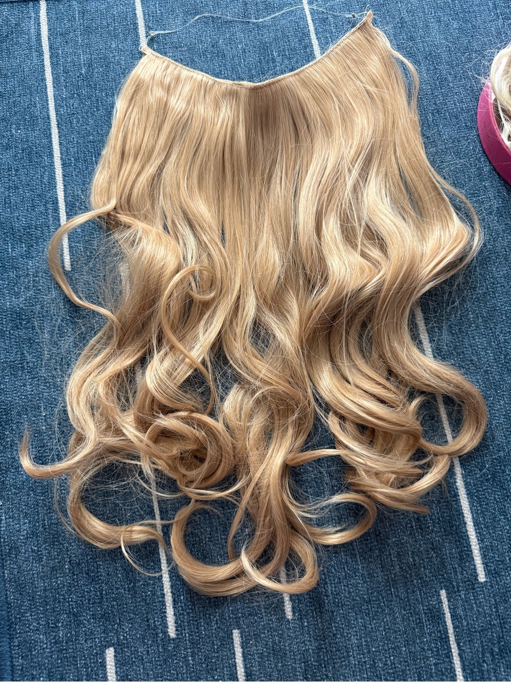 20” Golden Blonde Wavy Halo Hair Extensions – Invisible Wire Hairpiece